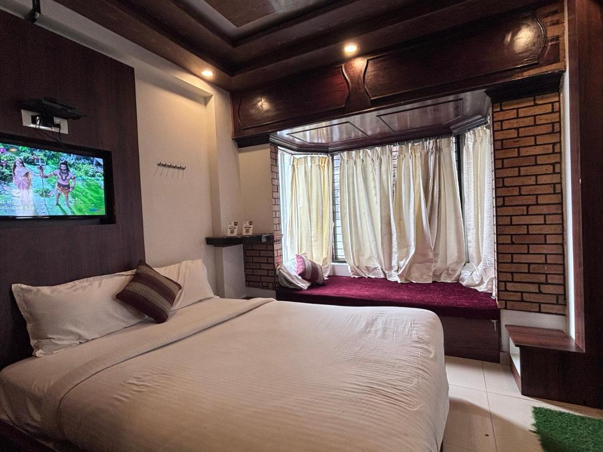 Hotel Raj Empire Mysore Eksteriør billede